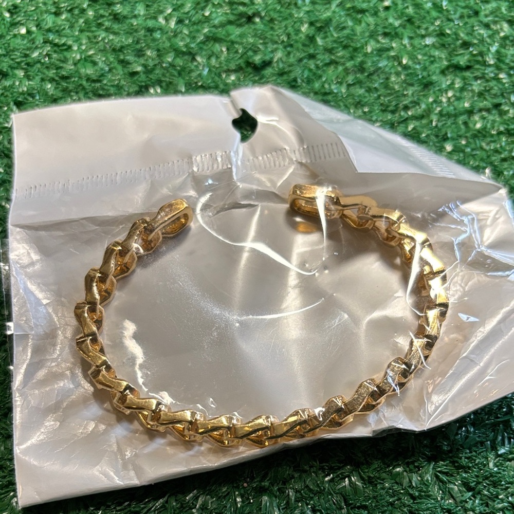 NWT Elegant Gold Bracelet for Women